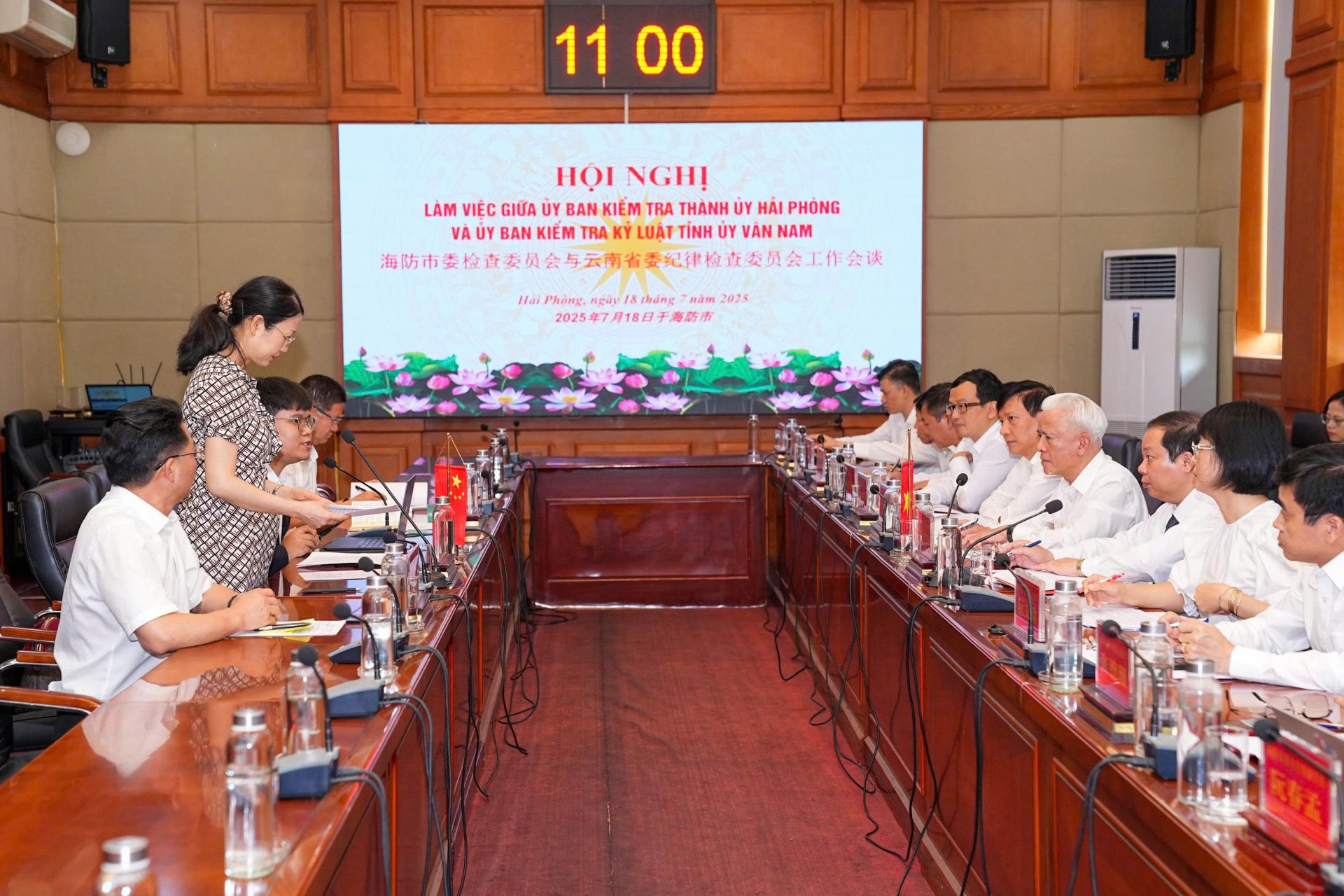 Quang cảnh buổi làm việc Quang cảnh buổi làm việc