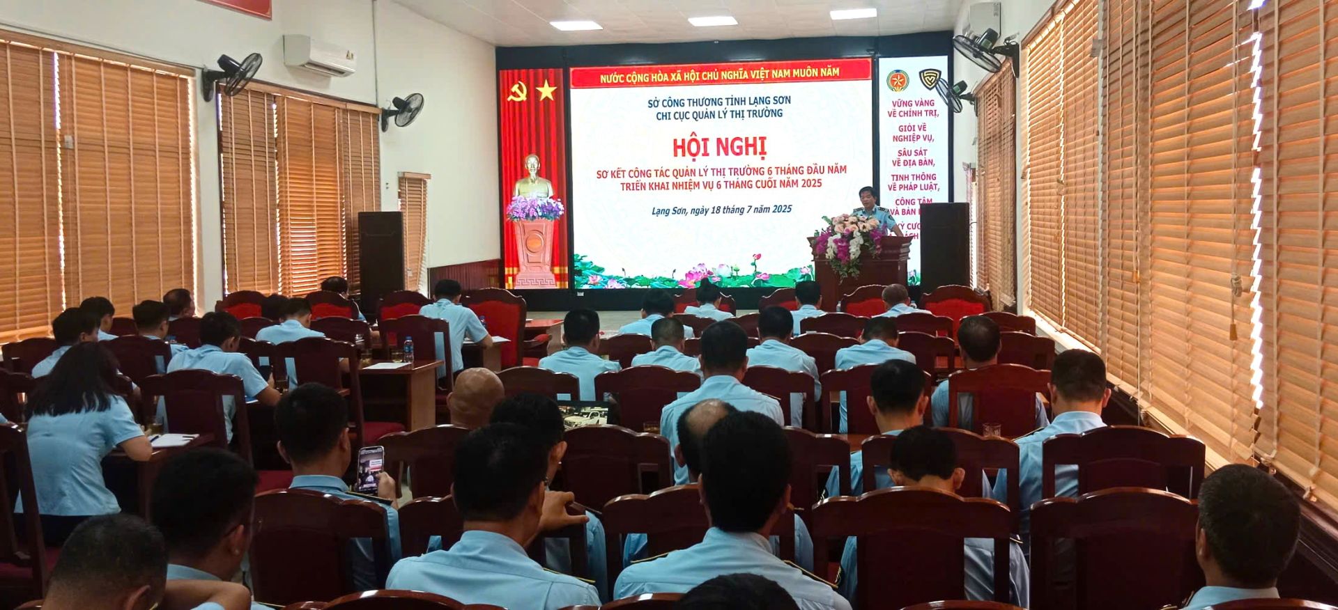 Quang cảnh hội nghị Quang cảnh hội nghị