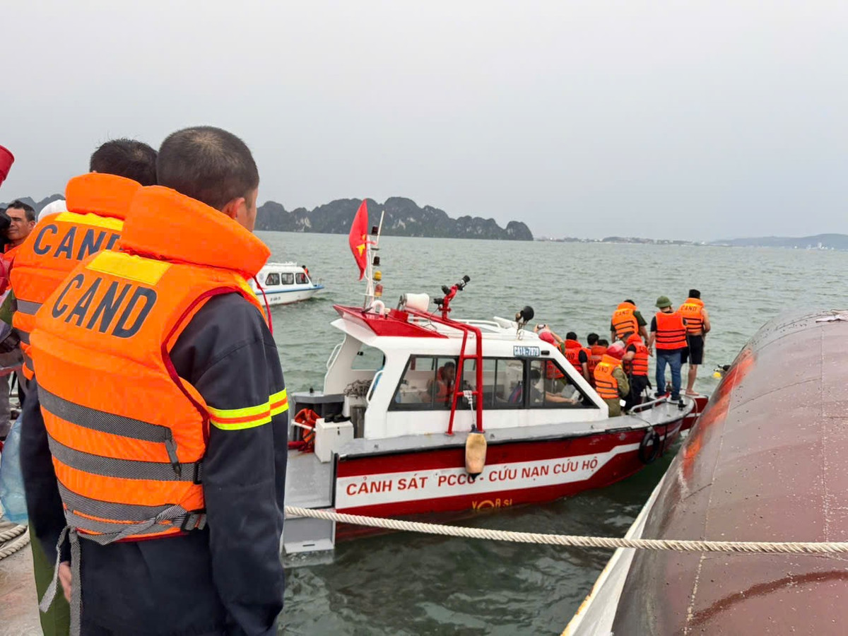 Thủ tướng yêu cầu khẩn trương cứu nạn vụ lật tàu Quảng Ninh