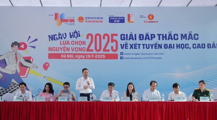 Ban tư vấn Ngày hội lựa chọn nguyện vọng xét tuyển đại học, cao đẳng năm 2025. Ảnh: KT Ban tư vấn Ngày hội lựa chọn nguyện vọng xét tuyển đại học, cao đẳng năm 2025. Ảnh: KT