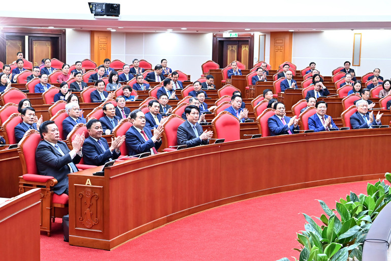 Các đại biểu tham dự phiên bế mạc Hội nghị. (Ảnh: ĐĂNG KHOA)