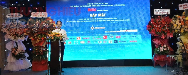 Nhà báo Nguyễn Cửu Loan, Chủ biên số chuyên đề Đô thị và Phát triển phát biểu tại buổi gặp mặt. Nhà báo Nguyễn Cửu Loan, Chủ biên số chuyên đề Đô thị và Phát triển phát biểu tại buổi gặp mặt.