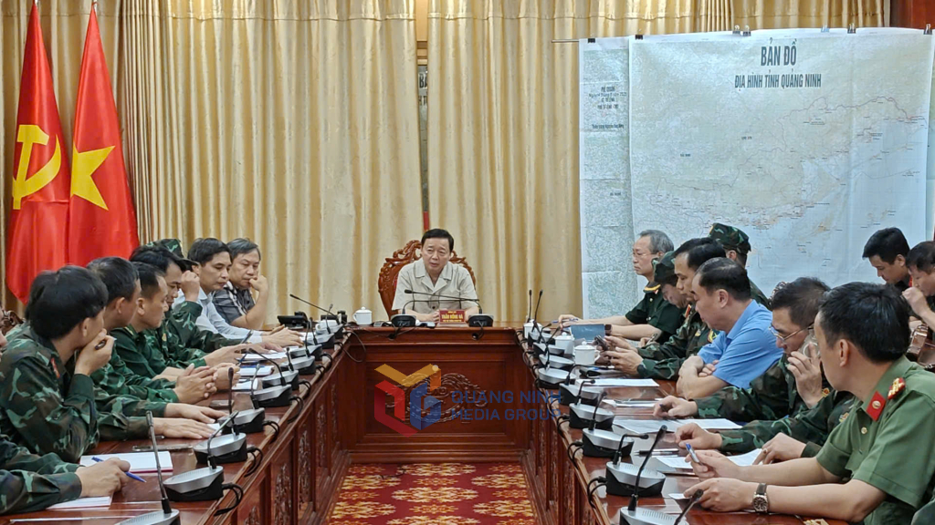 Phó Thủ tướng Chính phủ Trần Hồng Hà trực tiếp chỉ đạo công tác cứu hộ cứu nạn tàu du lịch bị đắm