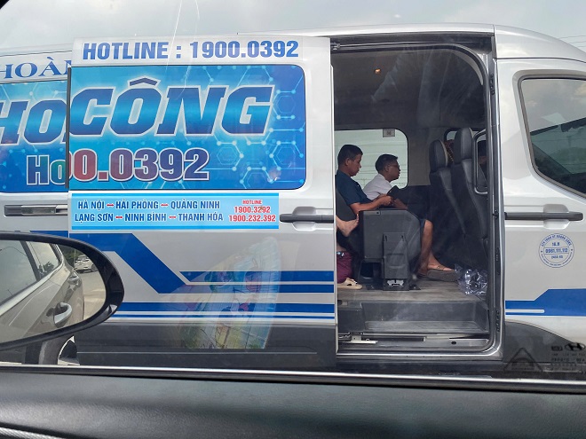 Xe Hoàng Công đón, trả khách