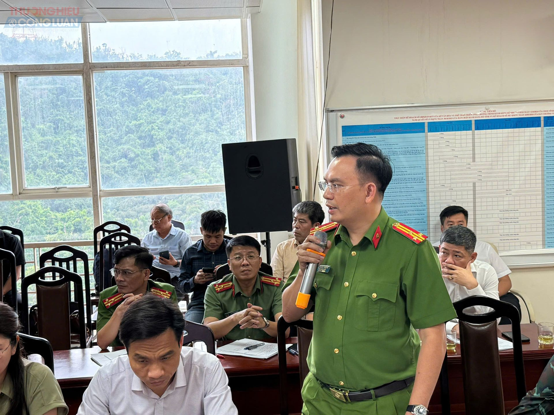 Thượng tá Cù Quốc Thắng – Phó Giam đốc Công an tỉnh Quảng Ninh thông tin tại họp báo.