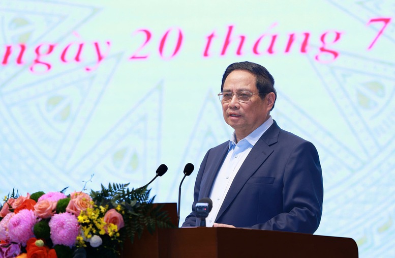 Thủ tướng giao nhiều nhiệm vụ cụ thể cho các bộ, ngành, cơ quan, địa phương, như xây dựng chính sách đãi ngộ đặc biệt với nhân tài, chuyên gia hàng đầu, các tổng công trình sư, kiến trúc sư trưởng để triển khai các hệ thống chiến lược, sáng kiến đột phá - Ảnh: VGP/Nhật Bắc Thủ tướng giao nhiều nhiệm vụ cụ thể cho các bộ, ngành, cơ quan, địa phương, như xây dựng chính sách đãi ngộ đặc biệt với nhân tài, chuyên gia hàng đầu, các tổng công trình sư, kiến trúc sư trưởng để triển khai các hệ thống chiến lược, sáng kiến đột phá - Ảnh: VGP/Nhật Bắc