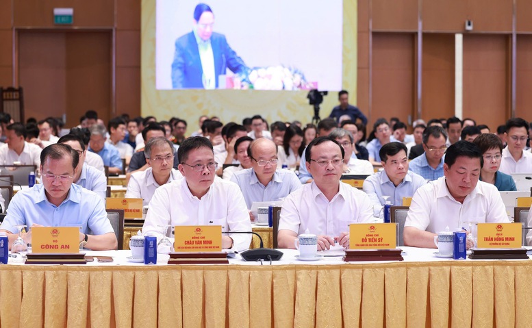Lãnh đạo các bộ, ngành, các thành viên Ban Chỉ đạo; đại diện một số doanh nghiệp, tập đoàn khoa học công nghệ dự phiên họp - Ảnh: VGP/Nhật Bắc Lãnh đạo các bộ, ngành, các thành viên Ban Chỉ đạo; đại diện một số doanh nghiệp, tập đoàn khoa học công nghệ dự phiên họp - Ảnh: VGP/Nhật Bắc