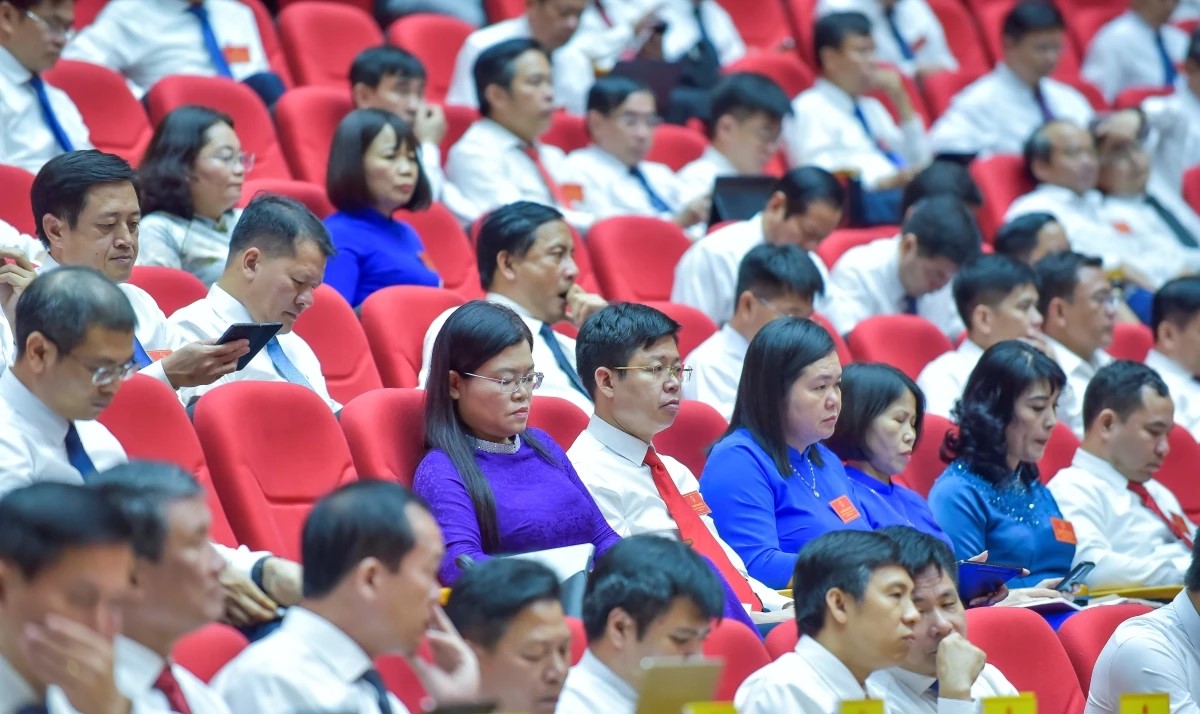 Các đại biểu dự kỳ họp.