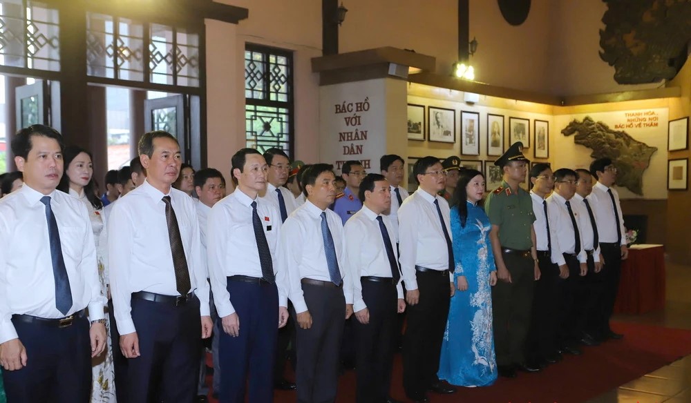 Đoàn đại biểu tỉnh Thanh Hóa dâng hoa, dâng hương nhân Ngày Thương binh - Liệt sỹ (27/7/1947 - 27/7/2025)