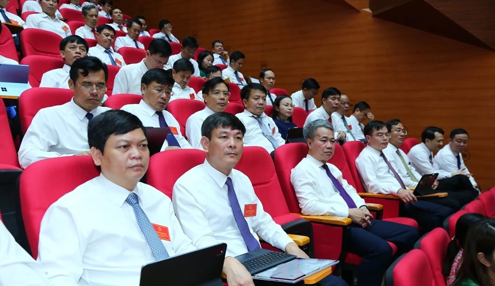 Các đại biểu dự kỳ họp.