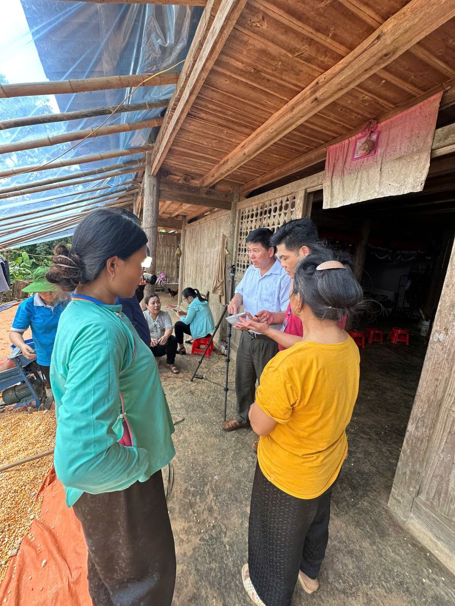 Đoàn công tác Sở Y tế điều tra tại hộ gia đình