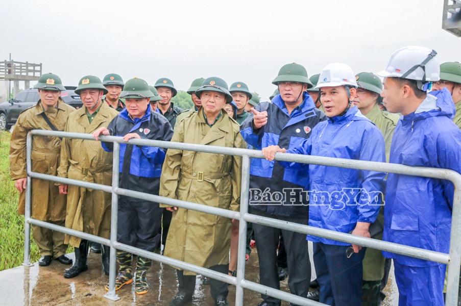 Phó Thủ tướng Trần Hồng Hà kiểm tra công tác phòng, chống bão tại tỉnh Hưng Yên
