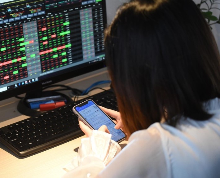 VN-Index hôm nay: Nhà đầu tư hạn chế mua đuổi, gia tăng tỷ trọng các cổ phiếu đã tăng nóng VN-Index hôm nay: Nhà đầu tư hạn chế mua đuổi, gia tăng tỷ trọng các cổ phiếu đã tăng nóng