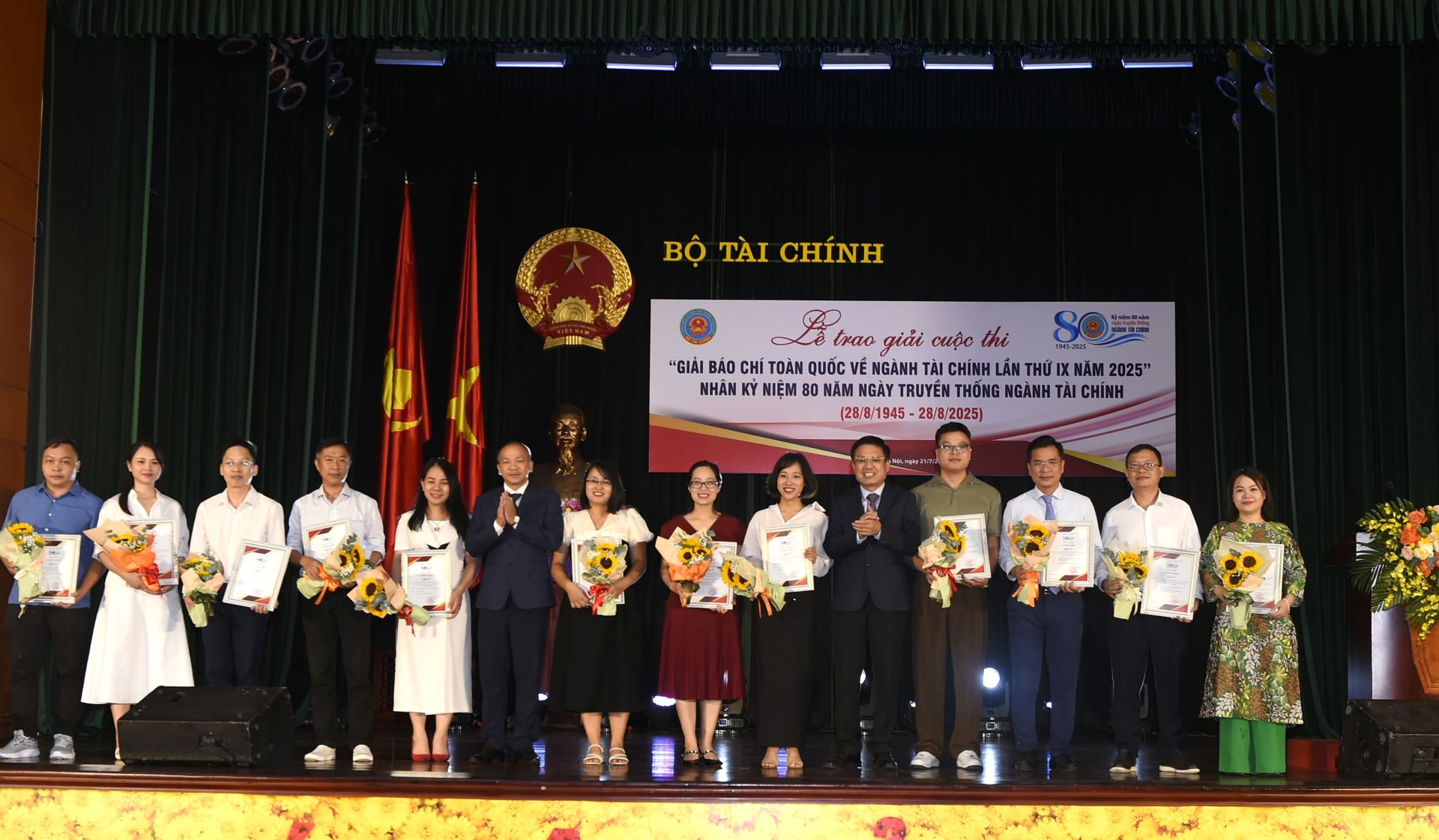 Các tác giả nhận giải C