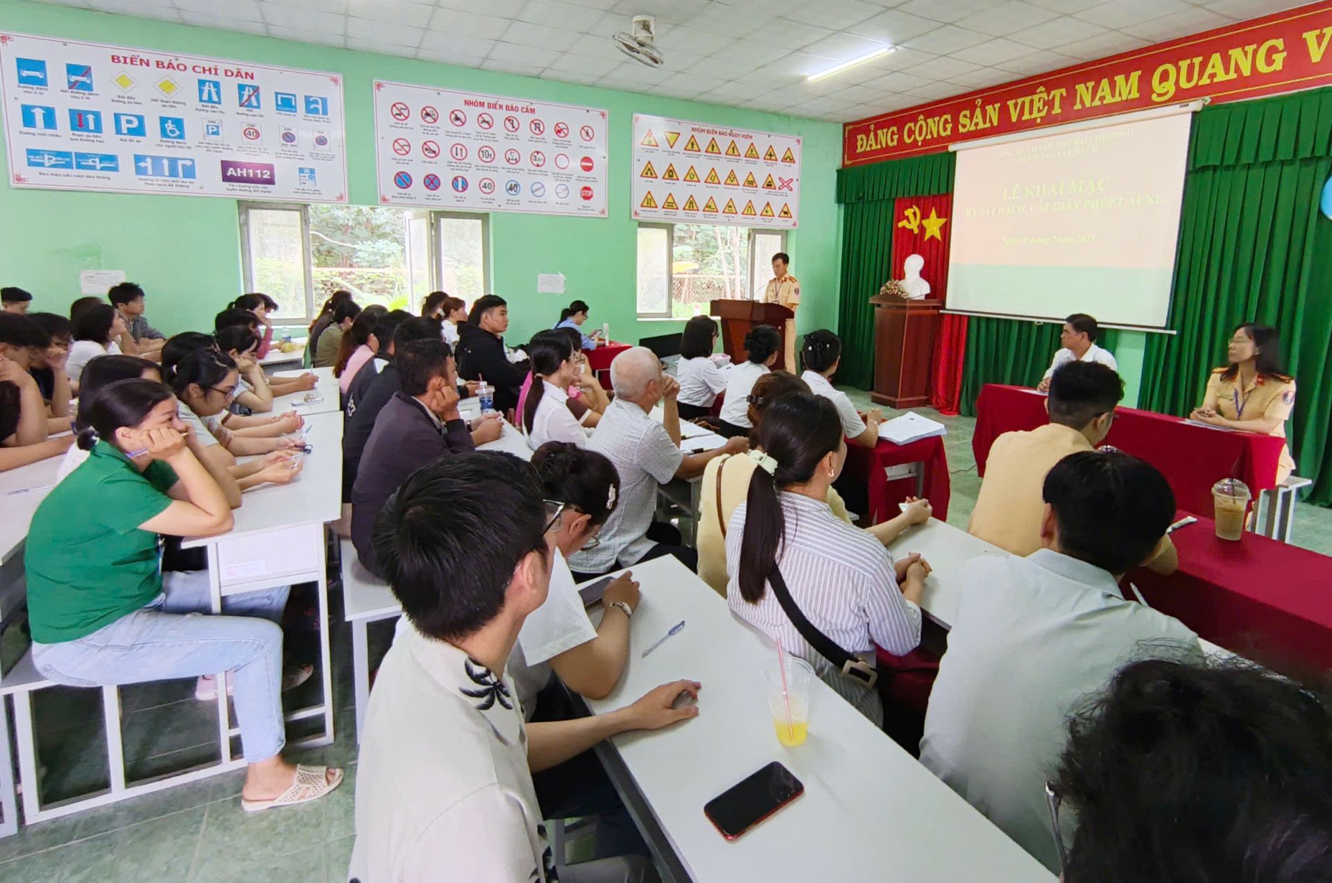 CSGT TP. Hồ Chí Minh tăng tốc sát hạch bằng lái, giải quyết dứt điểm hồ sơ tồn đọng