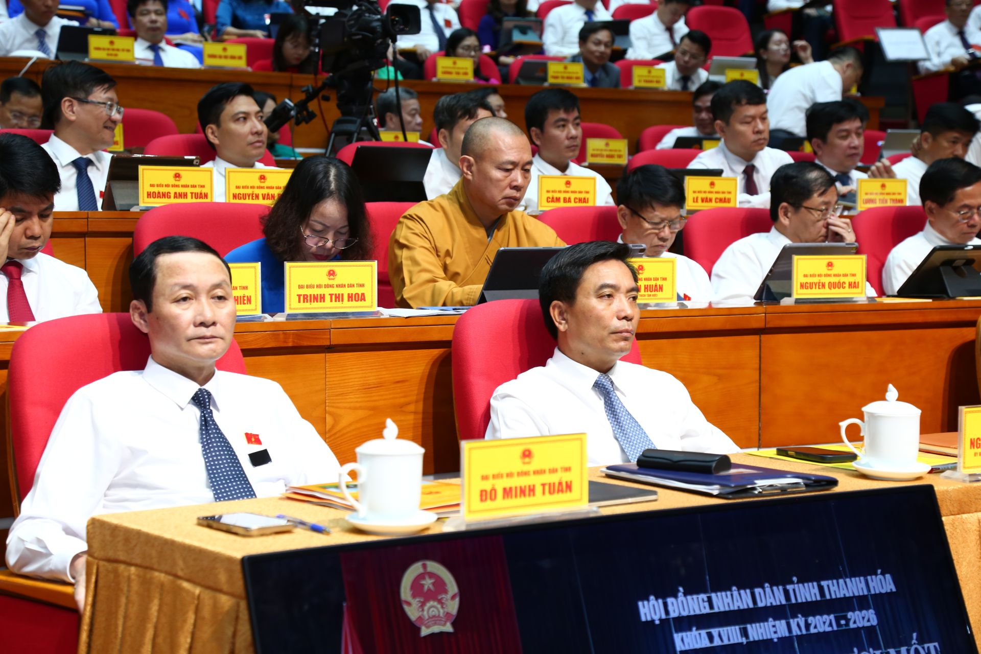 Các đại biểu dự kỳ họp.