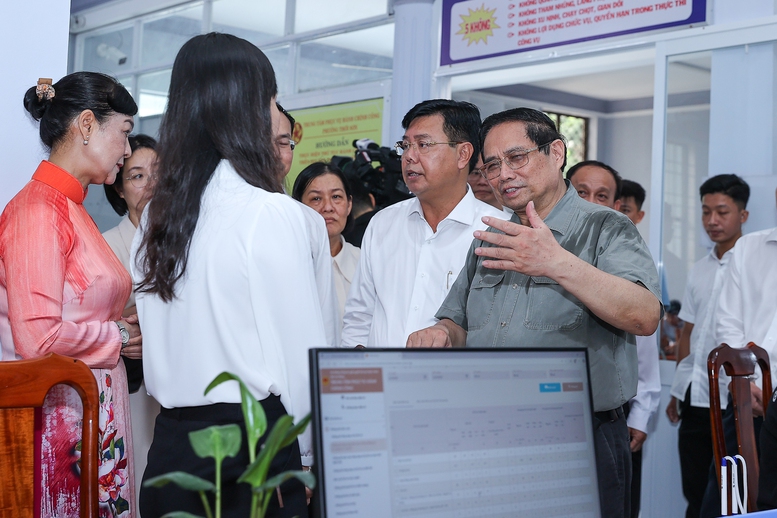 Thủ tướng: Chuyển từ hành chính quản lý sang phục vụ nhân dân và kiến tạo phát triển