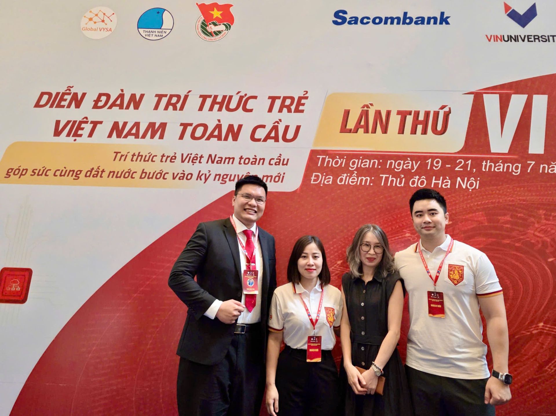 GS. TS Bùi Thị Minh Hồng (thứ hai từ phải sang) chia sẻ, đánh giá cao ý nghĩa thực tiễn từ bài tham luận của nhóm tác giả đến từ Đoàn Thanh niên Bộ Công Thương GS. TS Bùi Thị Minh Hồng (thứ hai từ phải sang) chia sẻ, đánh giá cao ý nghĩa thực tiễn từ bài tham luận của nhóm tác giả đến từ Đoàn Thanh niên Bộ Công Thương