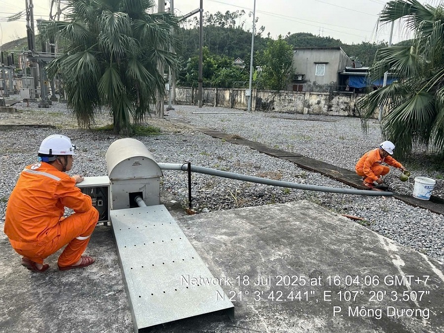 Kiểm tra hệ thống bơm nước chống nguy cơ ngập úng TBA 110 kV Mông Dương, Quảng Ninh