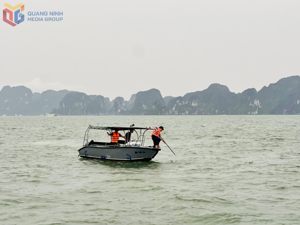 Lực lượng chức năng tỉnh Quảng Ninh vẫn nỗ lực tìm kiếm cứu nạn. Lực lượng chức năng tỉnh Quảng Ninh vẫn nỗ lực tìm kiếm cứu nạn.