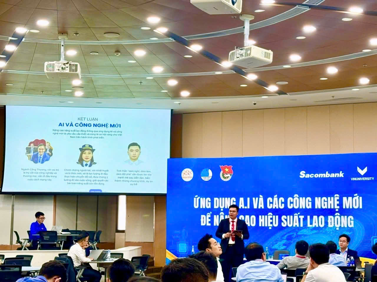 TS. Trịnh Quốc Vinh đại diện cho nhóm tác giả của Đoàn Thanh niên Bộ Công Thương trình bày tham luận tại Diễn đàn TS. Trịnh Quốc Vinh đại diện cho nhóm tác giả của Đoàn Thanh niên Bộ Công Thương trình bày tham luận tại Diễn đàn