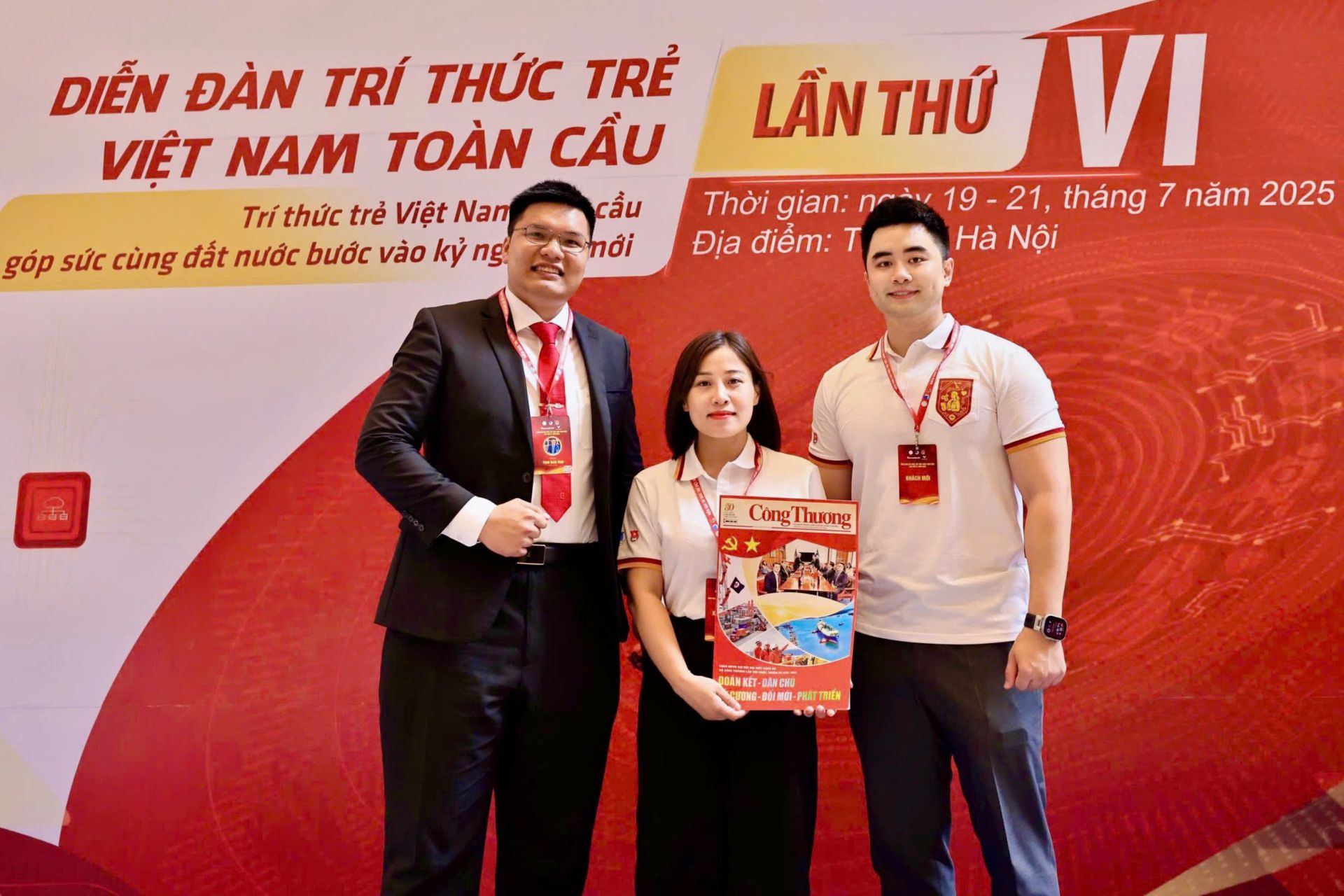 Nhóm tác giả của Đoàn Thanh niên Bộ Công Thương (từ trái sang): TS. Trịnh Quốc Vinh - Viện Nghiên cứu Chính sách chiến lược Công Thương, ThS. Nguyễn Ngọc Tâm - Cục Quản lý và Phát triển thị trường trong nước, Quyền Bí thư Đoàn Thanh niên Bộ Công Thương và ThS. Nguyễn Quốc Khánh - Đoàn Thanh niên Bộ Công Thương Nhóm tác giả của Đoàn Thanh niên Bộ Công Thương (từ trái sang): TS. Trịnh Quốc Vinh - Viện Nghiên cứu Chính sách chiến lược Công Thương, ThS. Nguyễn Ngọc Tâm - Cục Quản lý và Phát triển thị trường trong nước, Quyền Bí thư Đoàn Thanh niên Bộ Công Thương và ThS. Nguyễn Quốc Khánh - Đoàn Thanh niên Bộ Công Thương