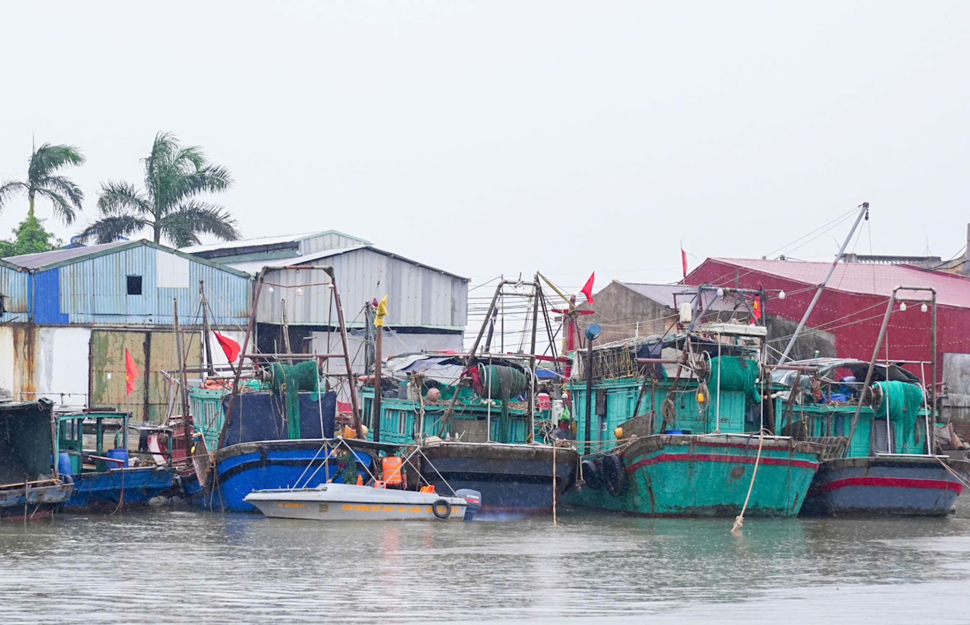 Các phương tiện đã về nơi tránh, trú an toàn.