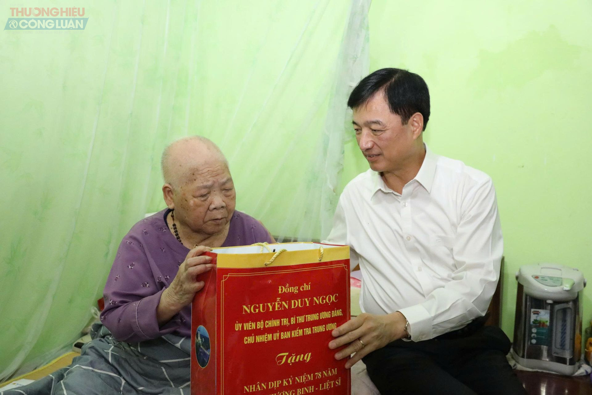 Lạng Sơn: Chủ nhiệm Ủy ban Kiểm tra Trung ương Nguyễn Duy Ngọc thăm tặng quà người có công trên địa bàn tỉnh