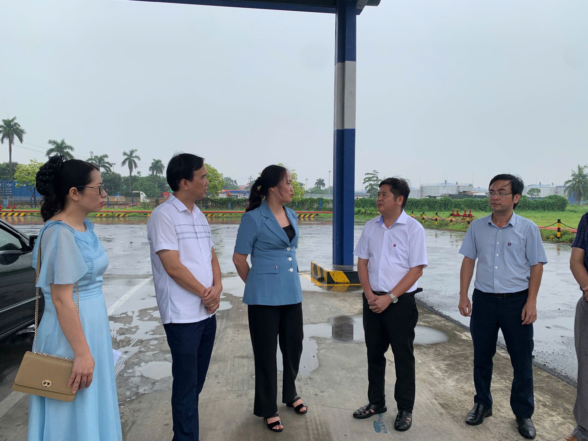 Đoàn công tác của Sở Công Thương tiến hành kiểm tra công tác dự trữ, cung ứng hàng hóa tại tổng kho xăng dầu Thượng Lý
