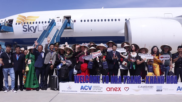 Đón chuyến bay quốc tế từ Châu Âu đến Cảng HKQT Cam Ranh - Khánh Hòa