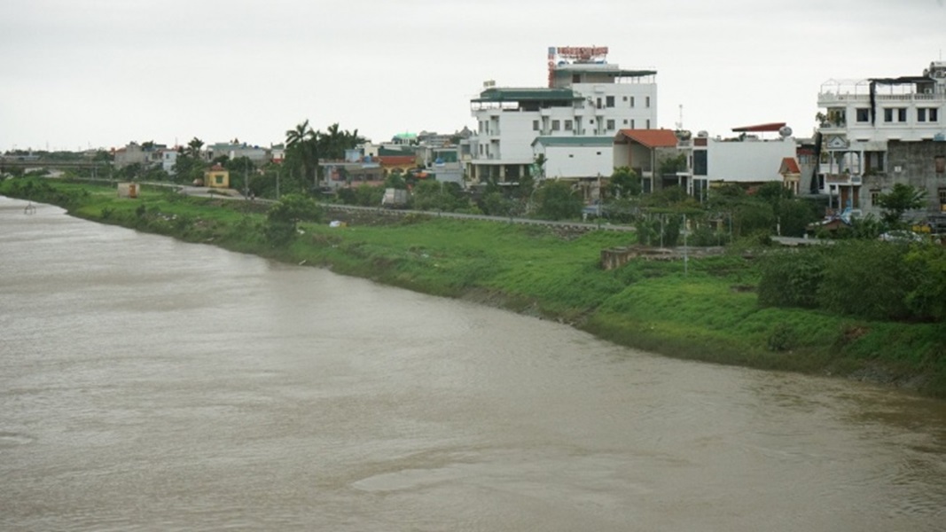 Nước sông Trà Lý đang lên cao