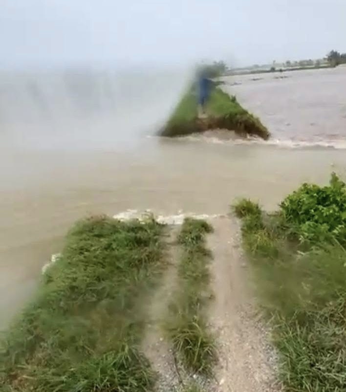 Hải Phòng: Vỡ đê bối cục bộ do ảnh hưởng của cơn bão số 3 kết hợp với triều cường