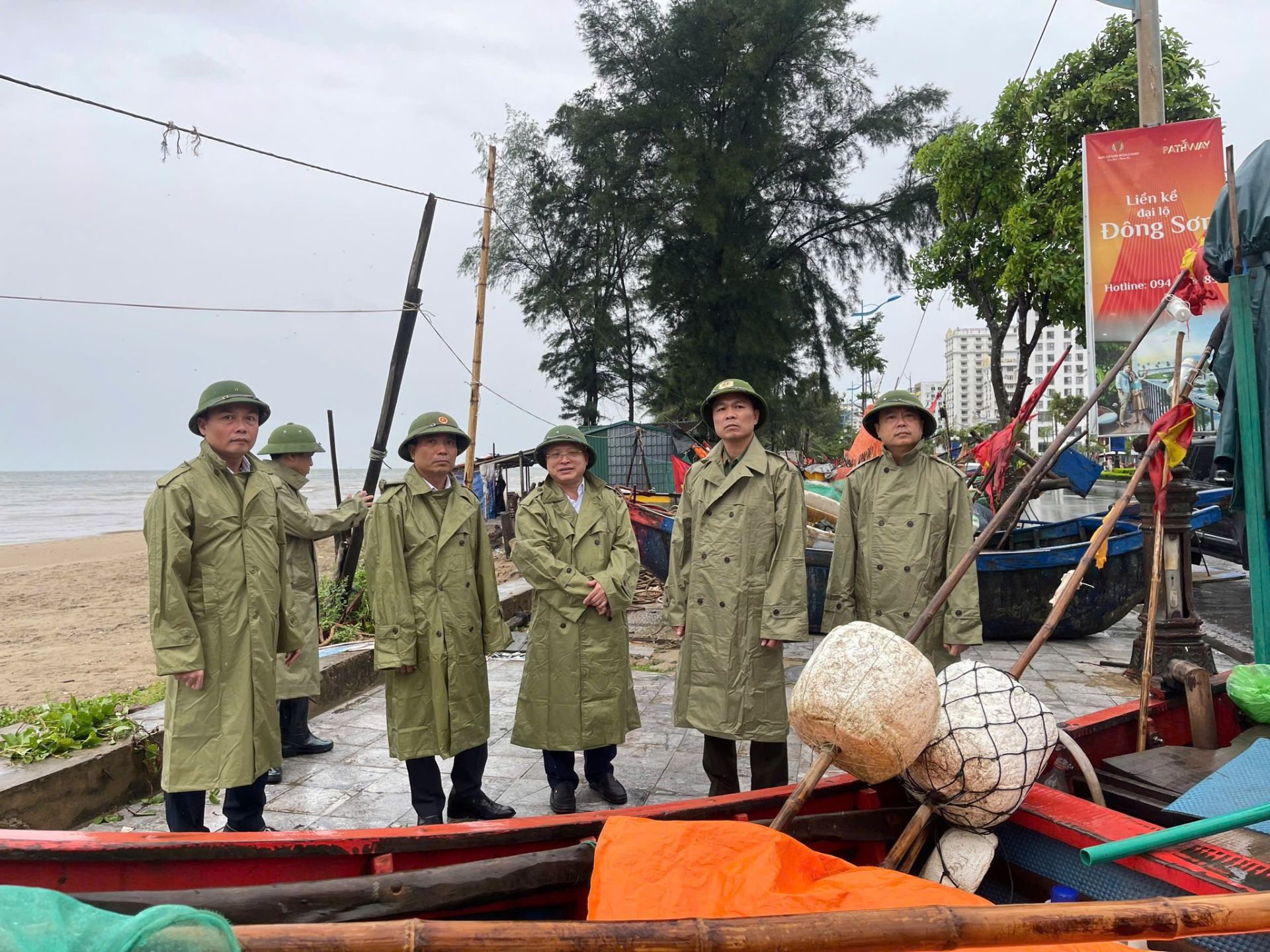 Bí thư Tỉnh ủy Nguyễn Doãn Anh kiểm tra công tác phòng, chống bão số 3 tại phường Sầm Sơn