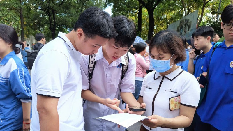 Điểm thi tốt nghiệp trung học phổ thông của thí sinh thấp hơn điểm học bạ