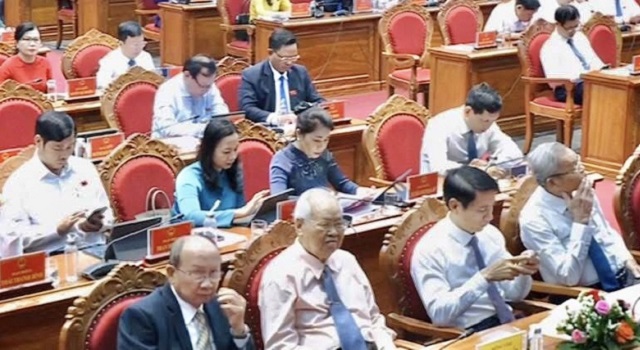 Đại biểu quan khách tham dự kỳ họp.