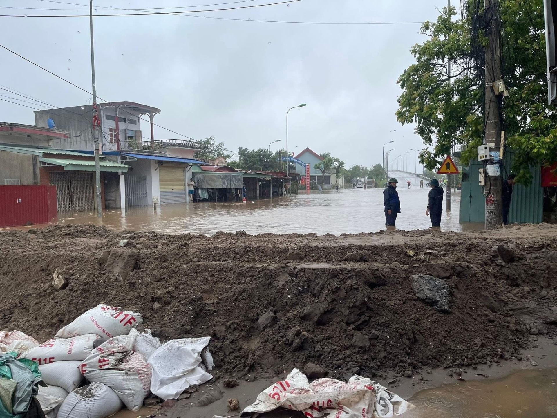 Nước sông dâng cao, nhiều khu vực tại Hải Phòng có nguy cơ ngập úng