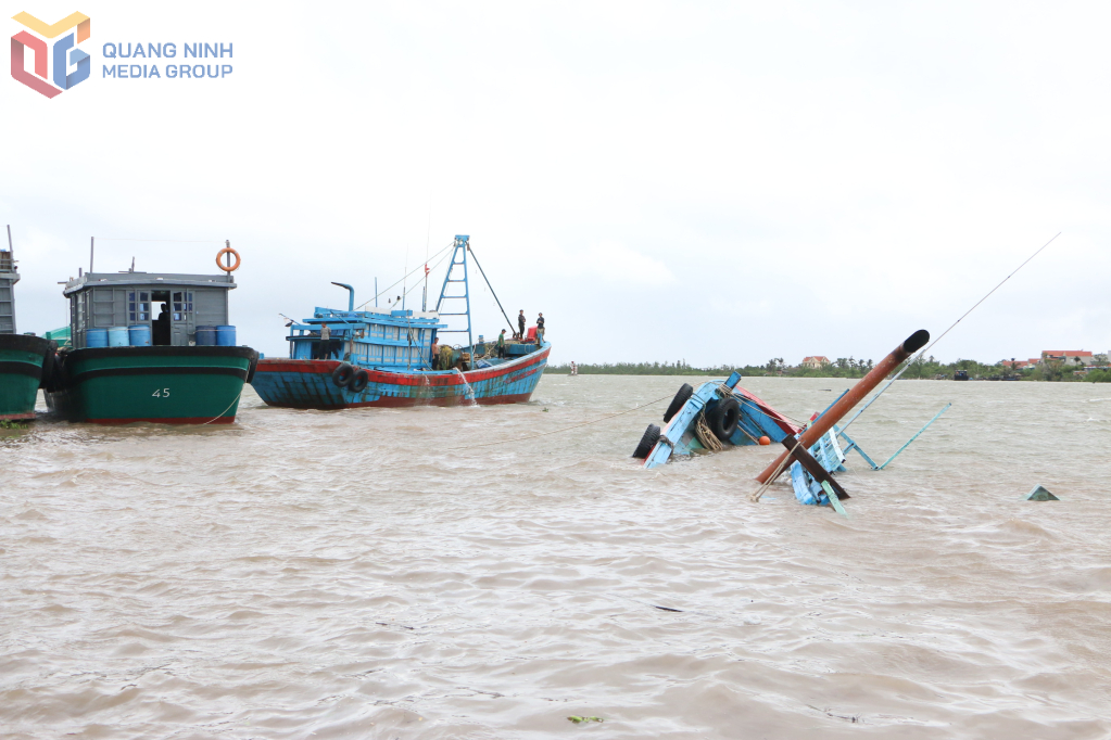 Quảng Yên: Tàu cá đắm trong đêm, 4 thuyền viên thoát nạn