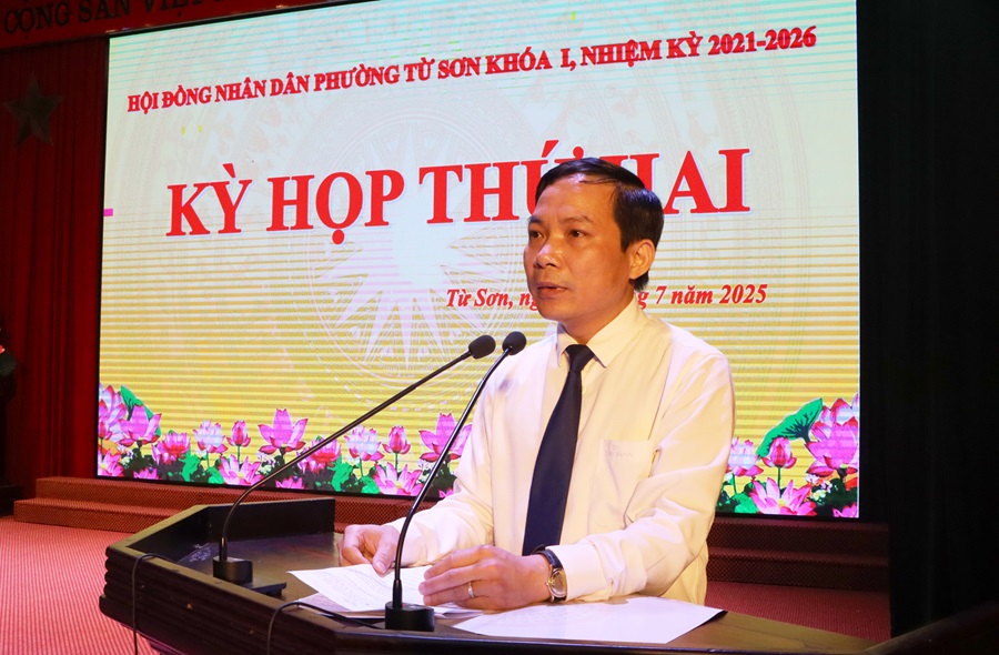 Chủ tịch HĐND phường Từ Sơn Dương Đức Sinh phát biểu khai mạc Kỳ họp