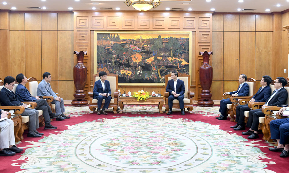 Quang cảnh buổi tiếp và làm việc.