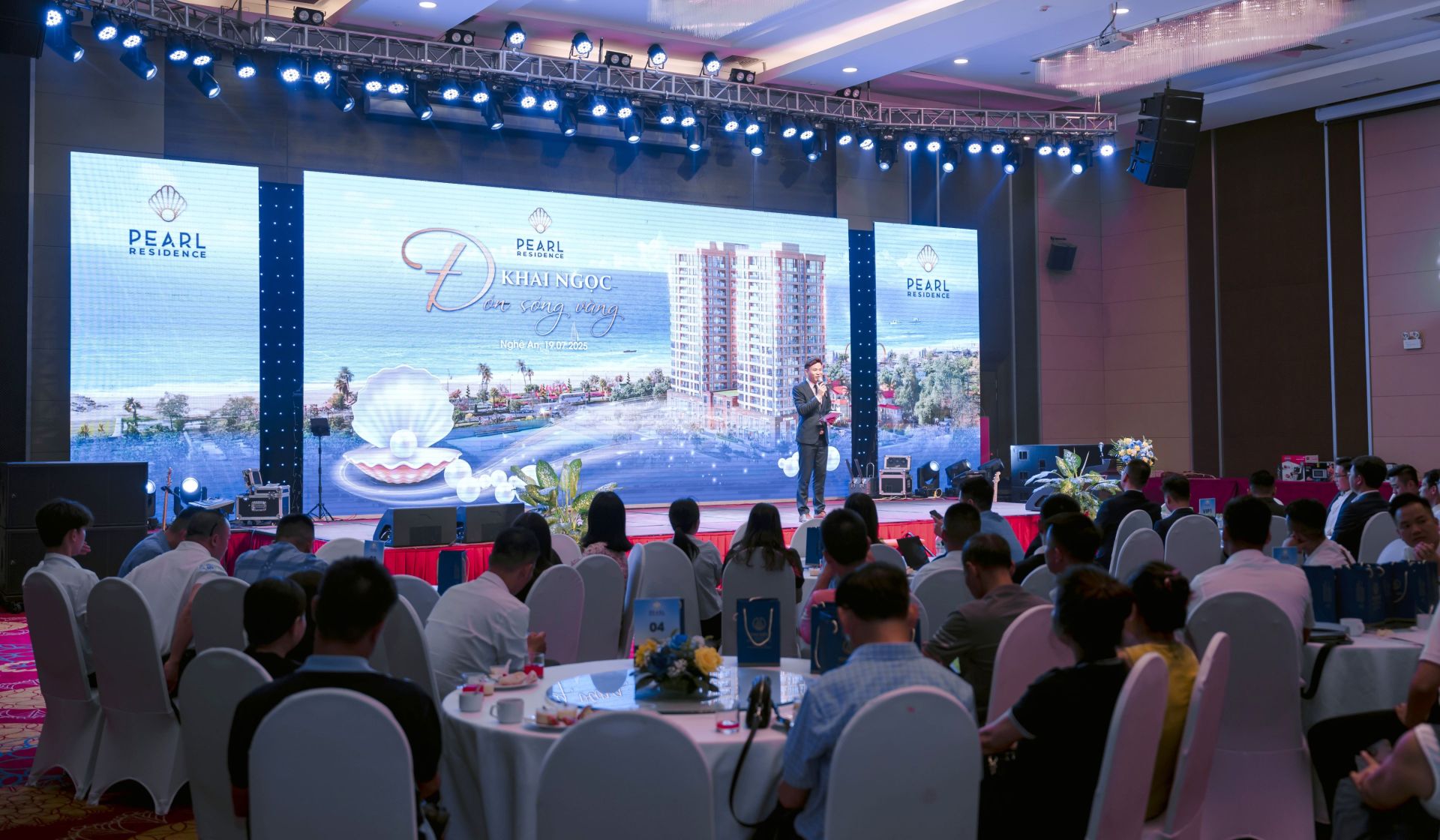 Đông đảo khách hàng và nhà đầu tư tham dự sự kiện “Khai ngọc – Đón sóng vàng”