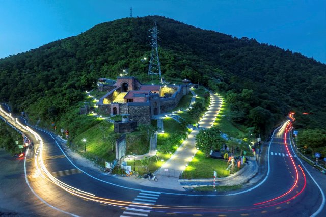 “Thiên hạ đệ nhất hùng quan”. Ảnh: Huỳnh Sơn. “Thiên hạ đệ nhất hùng quan”. Ảnh: Huỳnh Sơn.