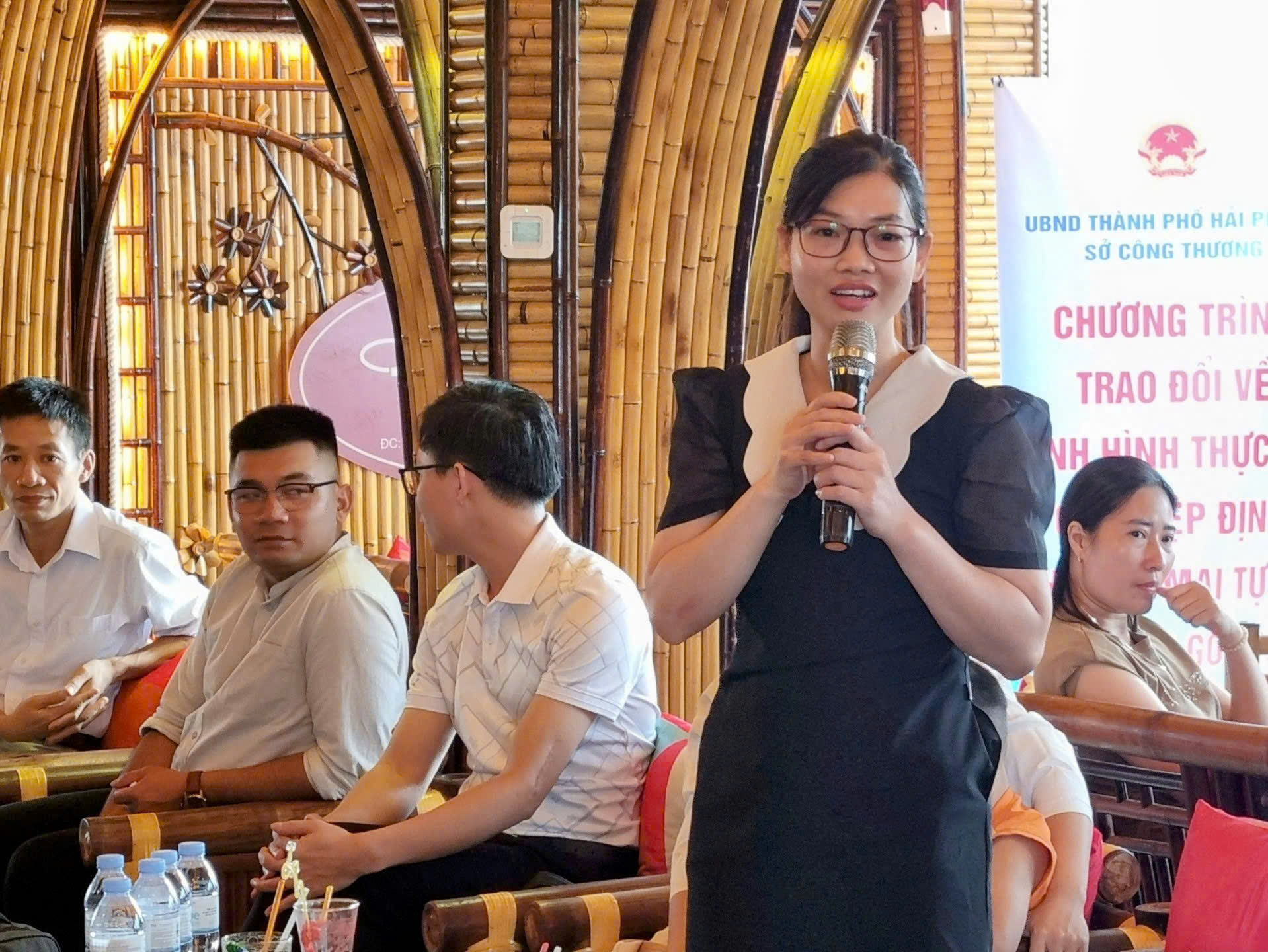 Các doanh nghiệp mong muốn Sở Công Thương tiếp tục duy trì các hoạt động gặp gỡ, đối thoại định kỳ, tạo diễn đàn chia sẻ thông tin. Các doanh nghiệp mong muốn Sở Công Thương tiếp tục duy trì các hoạt động gặp gỡ, đối thoại định kỳ, tạo diễn đàn chia sẻ thông tin.