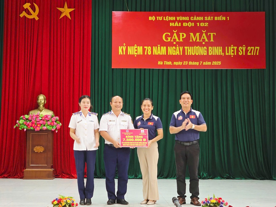 Hải đội 102 gặp mặt tri ân cán bộ, chiến sĩ là thân nhân người có công