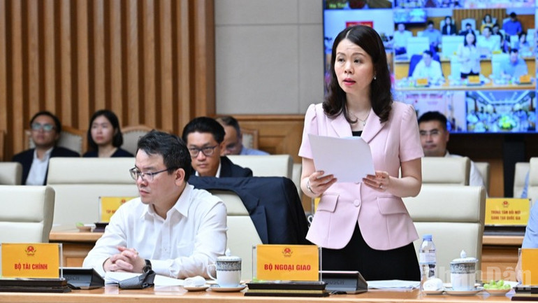 Đại diện lãnh đạo Bộ Ngoại giao phát biểu ý kiến tại hội nghị. (Ảnh: TRẦN HẢI) Đại diện lãnh đạo Bộ Ngoại giao phát biểu ý kiến tại hội nghị. (Ảnh: TRẦN HẢI)