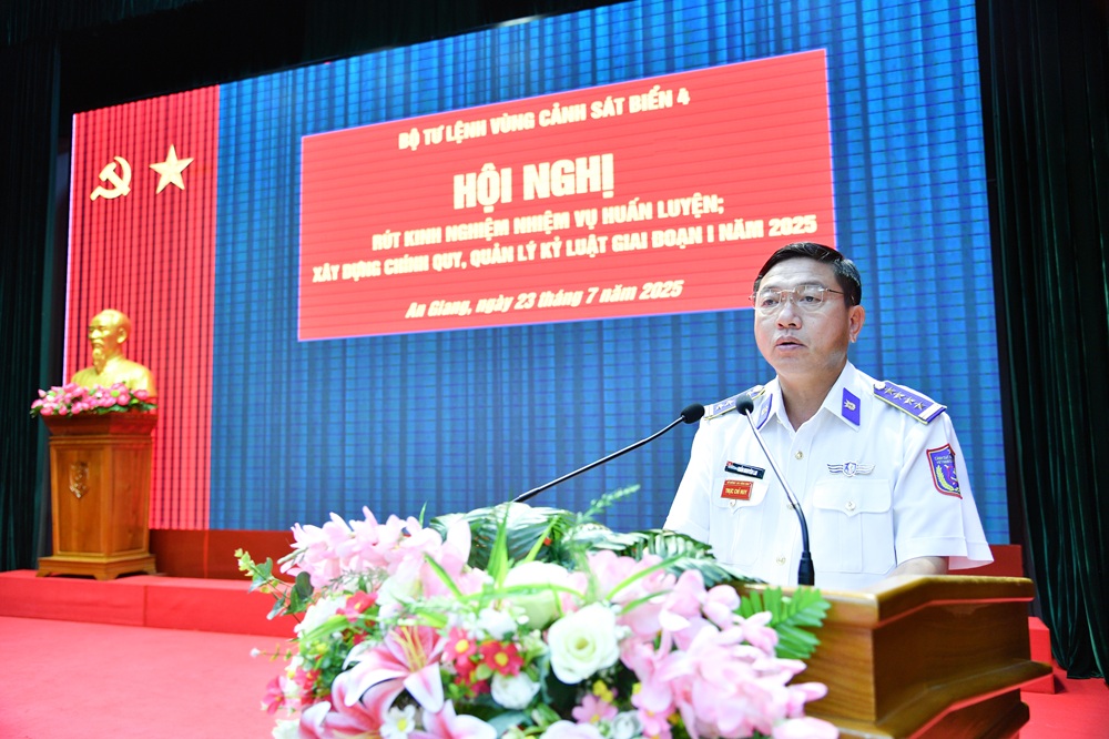 Đại tá Trần Nguyên Lai, Phó Tư lệnh-Tham mưu trưởng Bộ Tư lệnh Vùng Cảnh sát biển 4 chủ trì Hội nghị