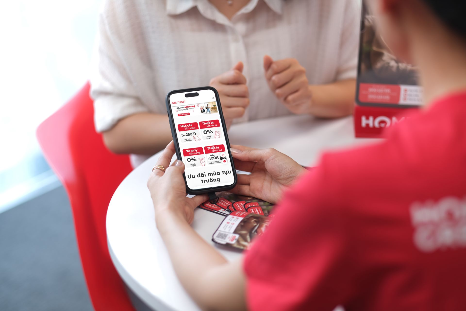 Home Credit tung nhiều ưu đãi để hỗ trợ các gia đình trang trải chi phí cho năm học mới. Ảnh: Home Credit