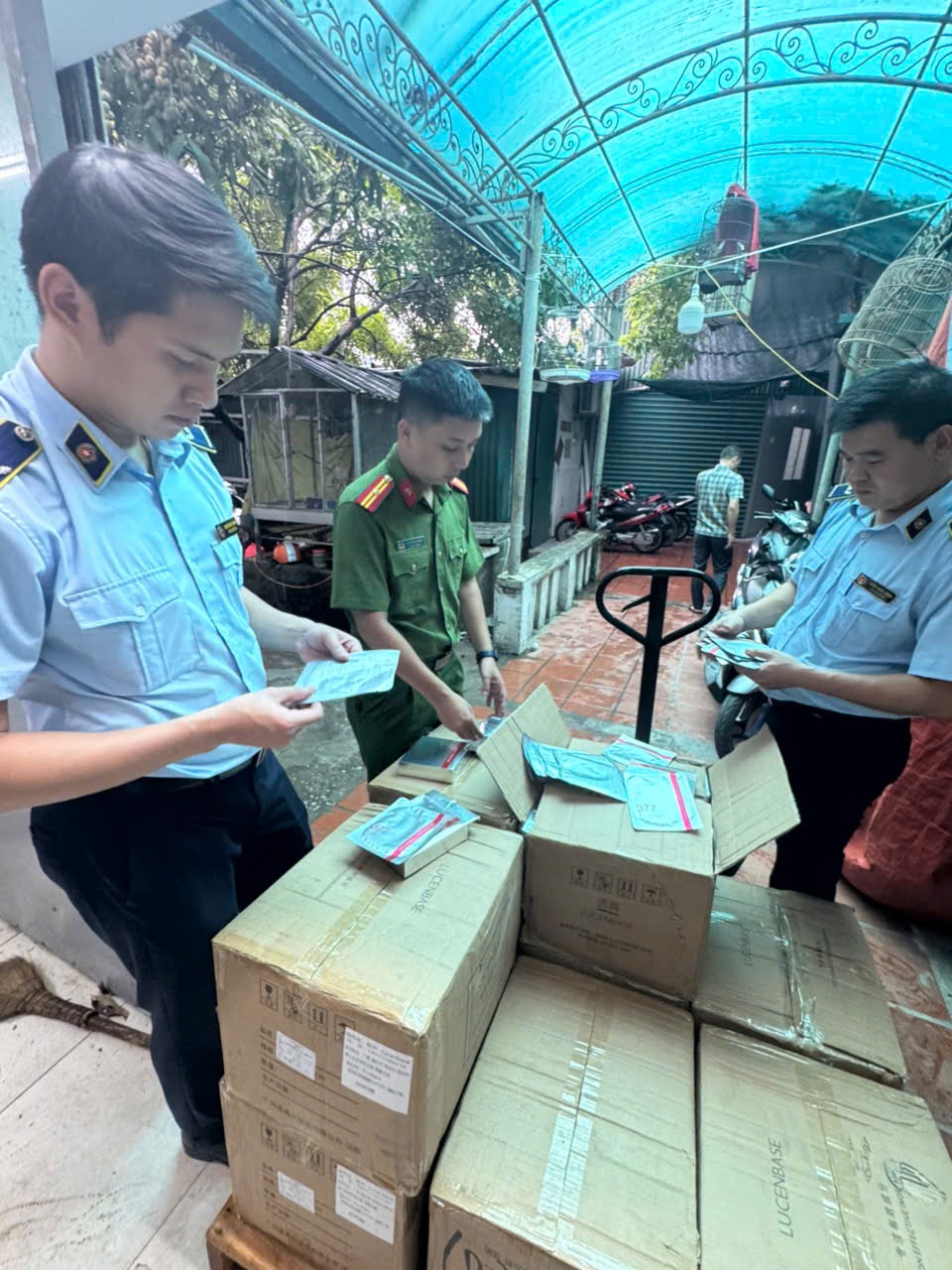 Lô hàng hóa vi phạm bị tạm giữ