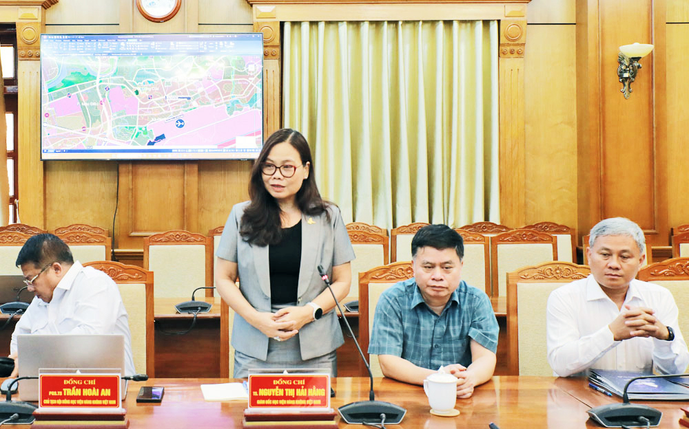 Đại diện lãnh đạo Học viện Hàng không Việt Nam phát biểu ý kiến tại buổi làm việc. Đại diện lãnh đạo Học viện Hàng không Việt Nam phát biểu ý kiến tại buổi làm việc.