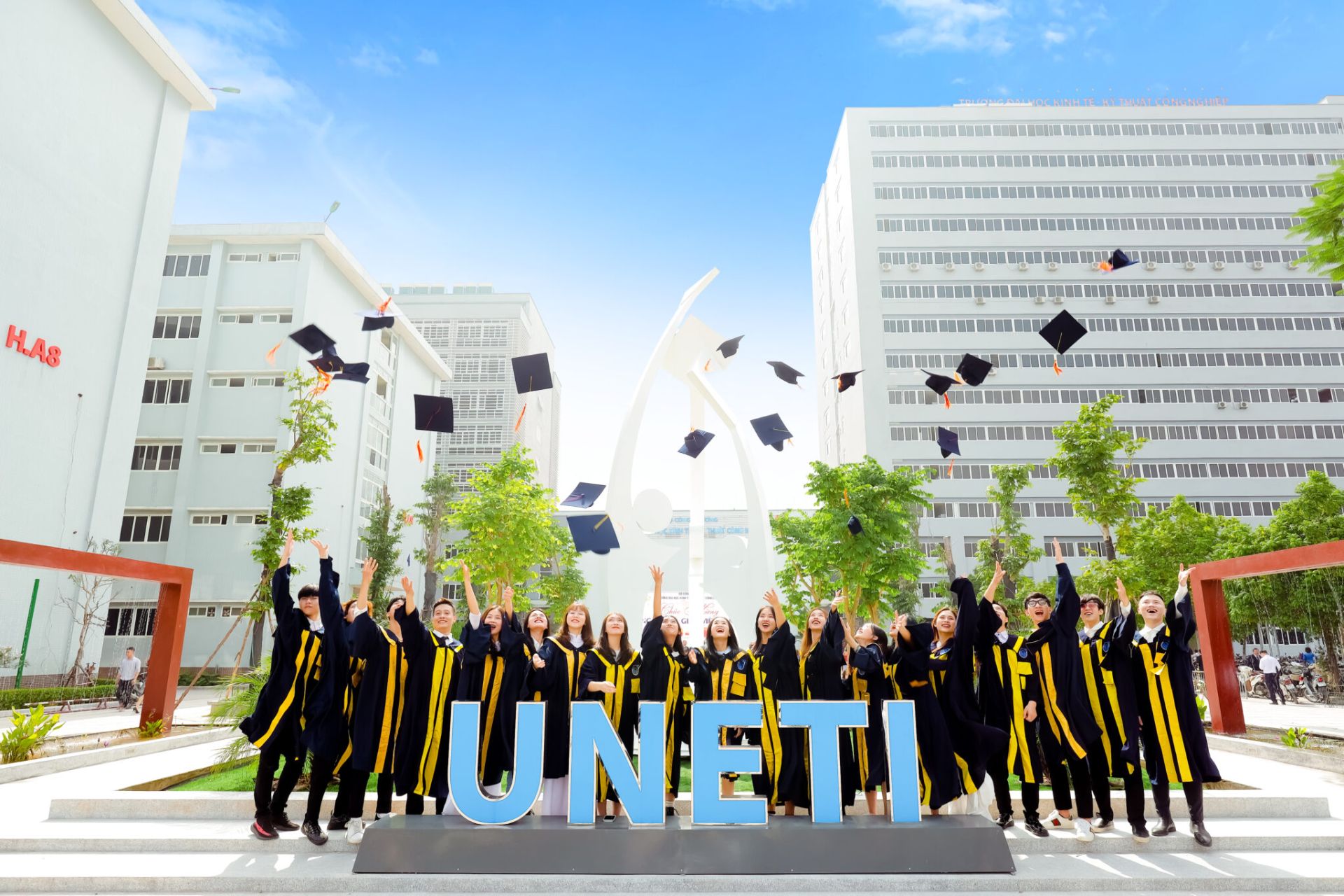 Trường Đại học Kinh tế - Kỹ thuật Công nghiệp công bố điểm xét tuyển năm 2025