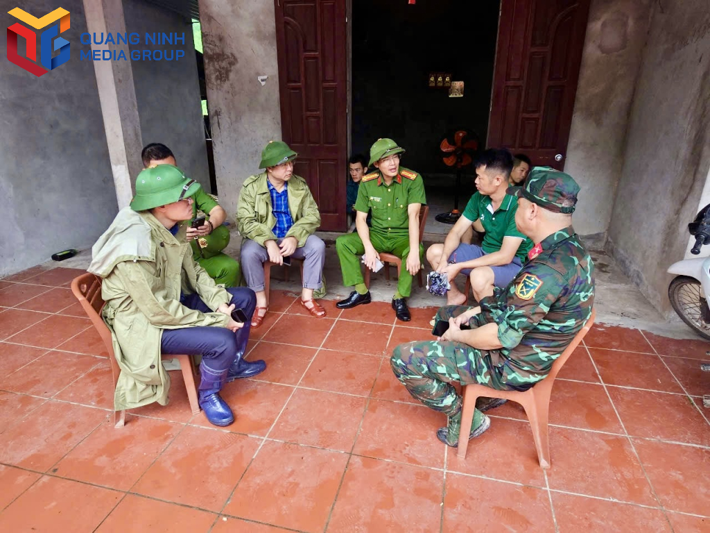 Chính quyền và các lực lượng chức năng động viên gia đình nạn nhân. Chính quyền và các lực lượng chức năng động viên gia đình nạn nhân.